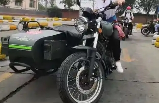 镇江学摩托车